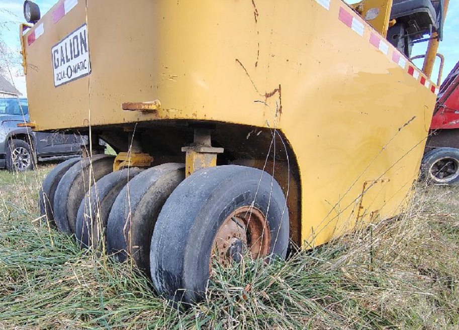 1966 GALION UB-220 9 Wheel Pneumatic Roller - Image 13